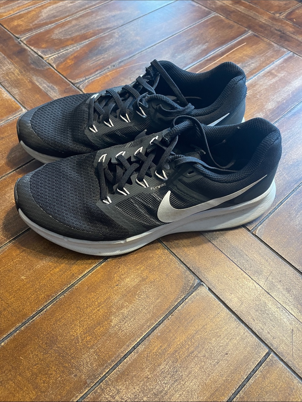 Nike Men’s Black Athletic Running Shoes with White Swoosh